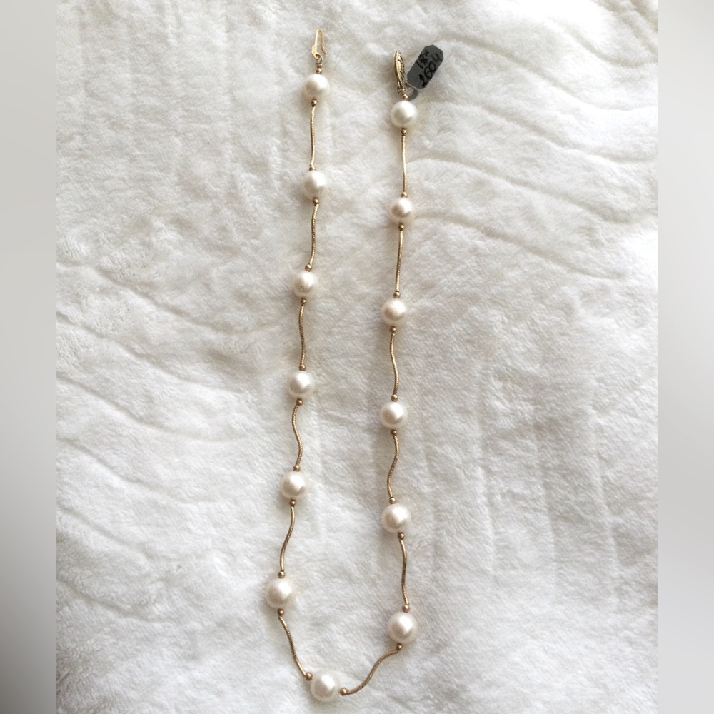 14KT yellow gold with 13 white pearls and 14kt gold bar between pearl necklace. - Picture 2 of 2